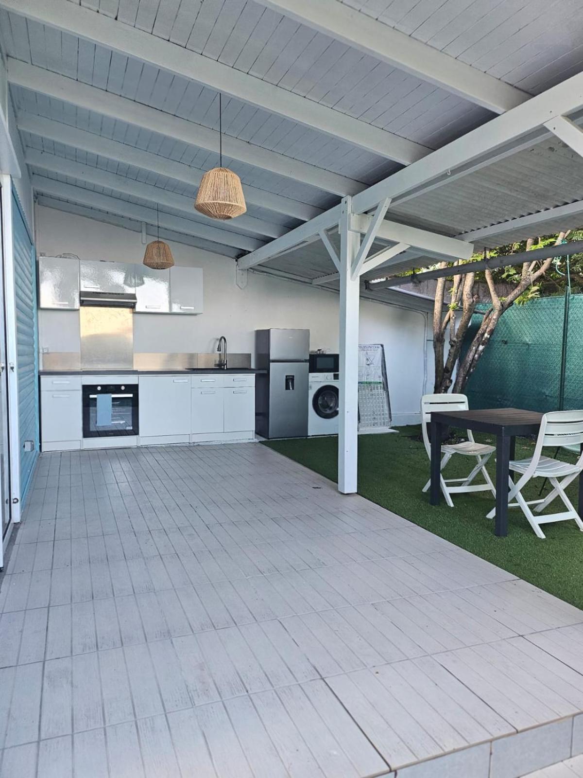Sweet Colibri Apartment Saint-Pierre Екстериор снимка